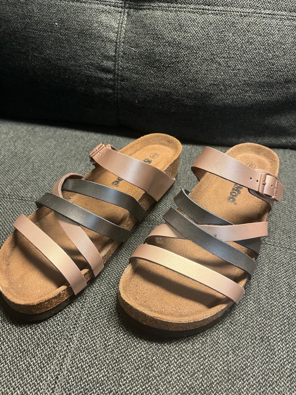 Like New! Softmoc Women’s Dressy Sandals with Straps - Size 9